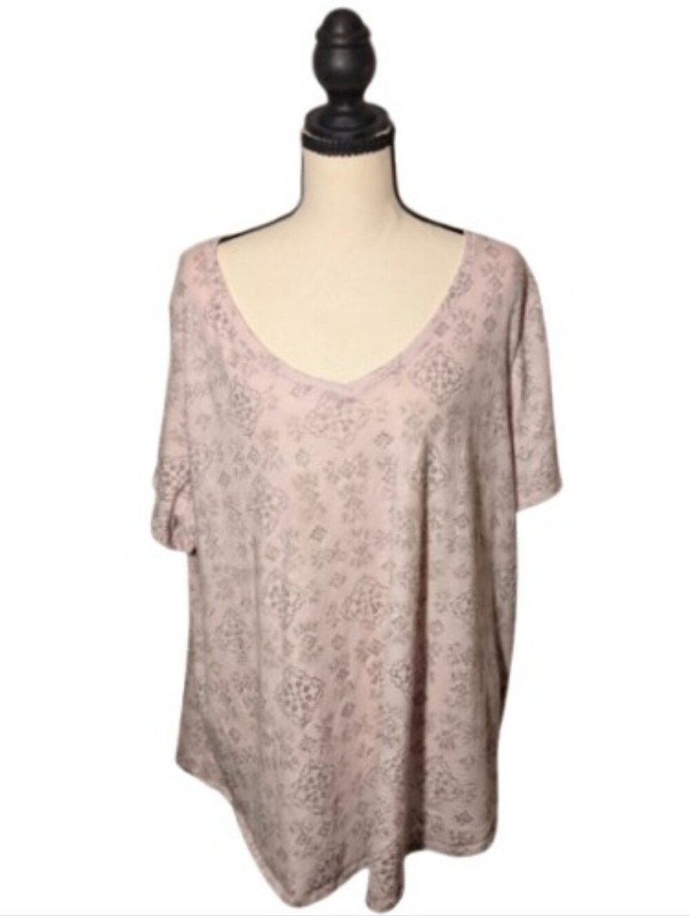 Sonoma Goods For Life Pink V-neck Tee with Silver medallion Print Size 2X - Picture 2 of 16